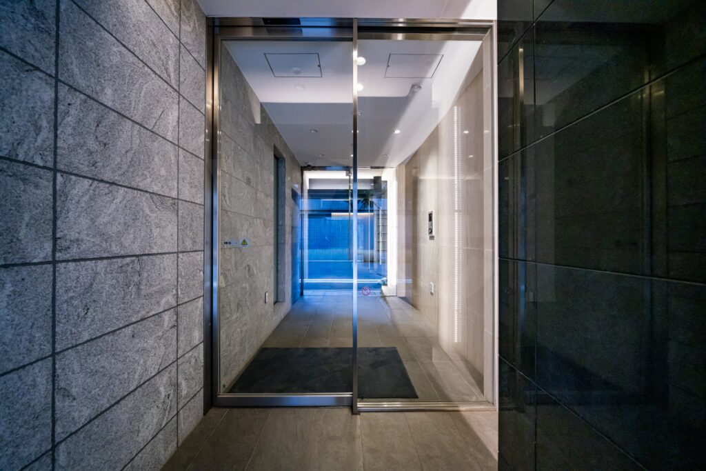 外観・エントランス・内廊下 2